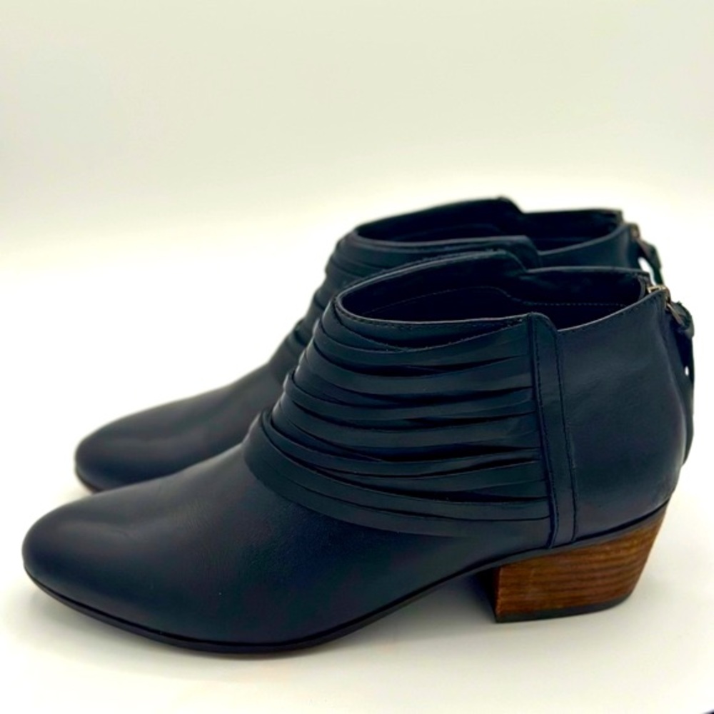 Clark’s Artisan Spye Celeste Casual Ankle Boots Size 9 Black Leather Zip Western